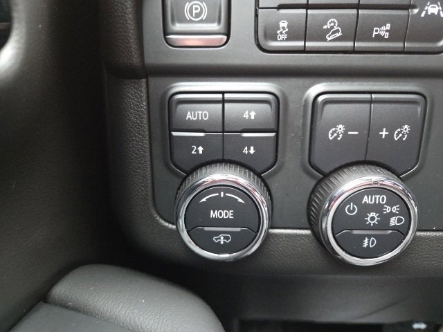 2025 Chevrolet Suburban RST