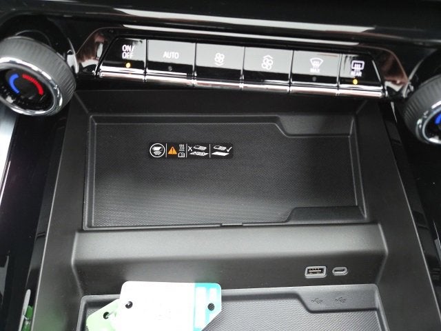 2025 Chevrolet Suburban RST