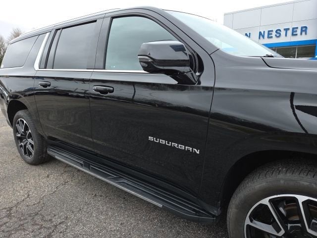 2023 Chevrolet Suburban LT