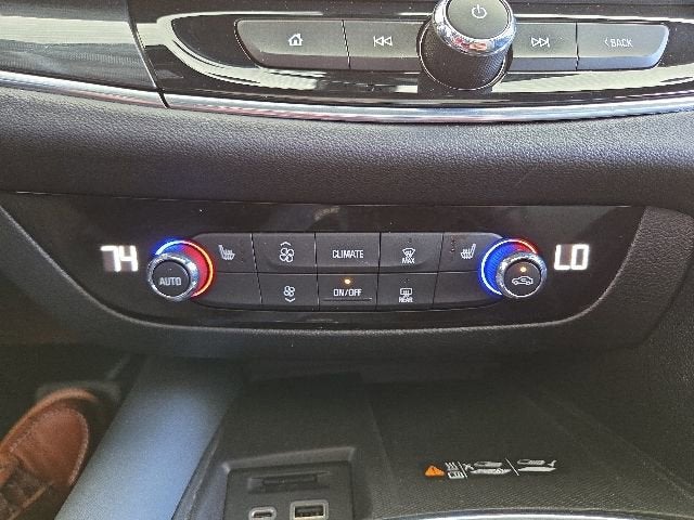 2024 Buick Enclave Essence