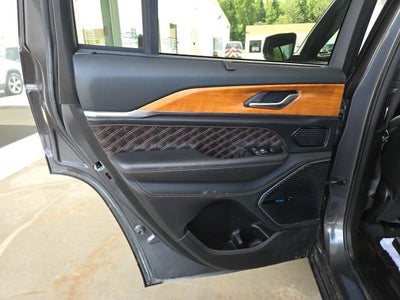 2022 Jeep Grand Cherokee Summit