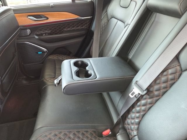 2022 Jeep Grand Cherokee Summit