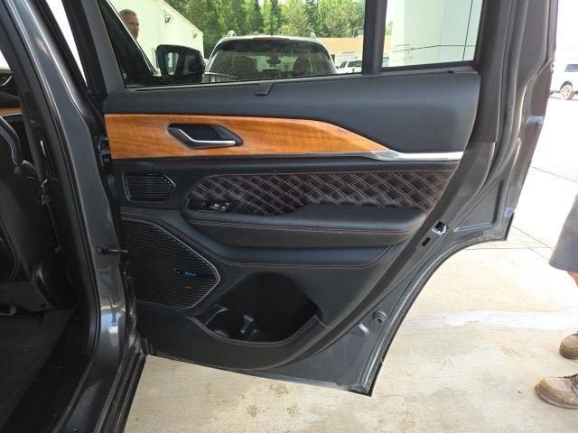 2022 Jeep Grand Cherokee Summit