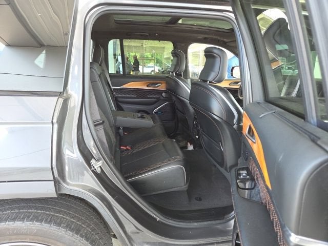 2022 Jeep Grand Cherokee Summit