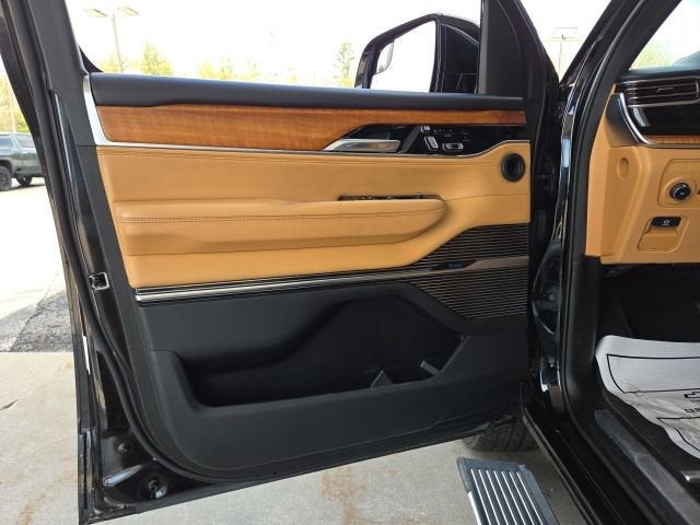 2022 Jeep Grand Wagoneer Series III