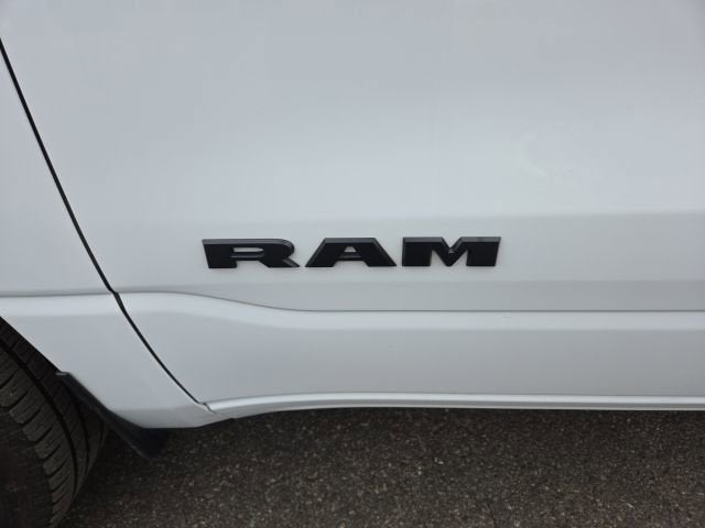 2020 RAM 1500 Big Horn Crew Cab 4x4 5'7" Box