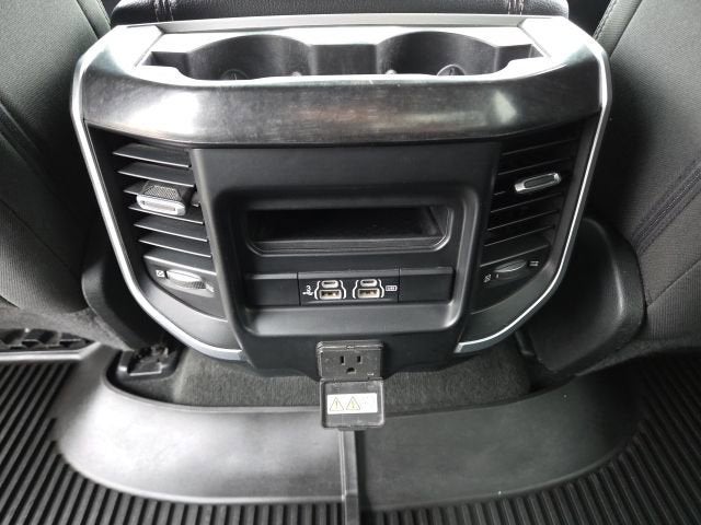 2020 RAM 1500 Big Horn Crew Cab 4x4 5'7" Box