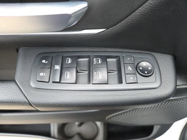 2020 RAM 1500 Big Horn Crew Cab 4x4 5'7" Box