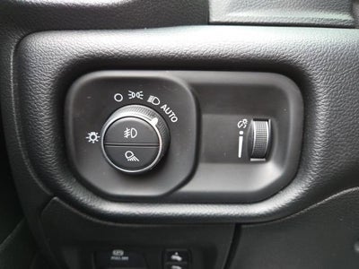 2020 RAM 1500 Big Horn Crew Cab 4x4 5'7" Box