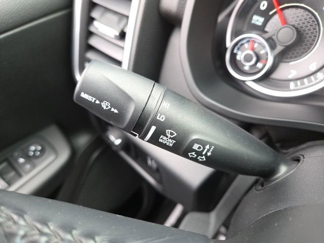 2020 RAM 1500 Big Horn Crew Cab 4x4 5'7" Box