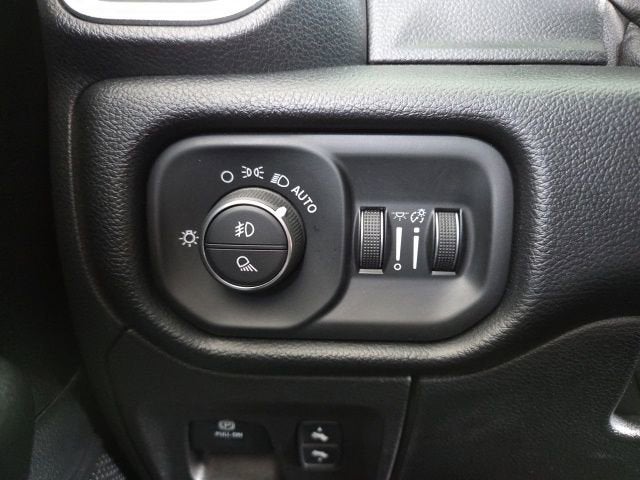 2019 RAM 1500 Big Horn/Lone Star Crew Cab 4x4 5'7" Box
