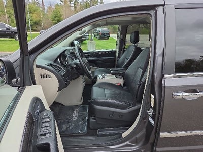 2016 Chrysler Town & Country Touring-L Anniversary Edition
