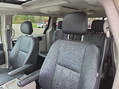 2016 Chrysler Town & Country Touring-L Anniversary Edition