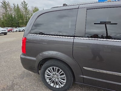 2016 Chrysler Town & Country Touring-L Anniversary Edition
