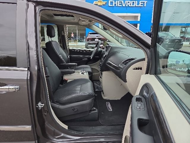 2016 Chrysler Town & Country Touring-L Anniversary Edition