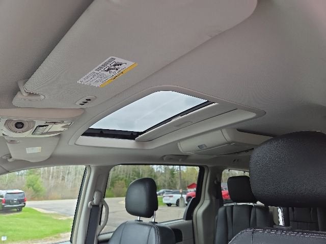 2016 Chrysler Town & Country Touring-L Anniversary Edition