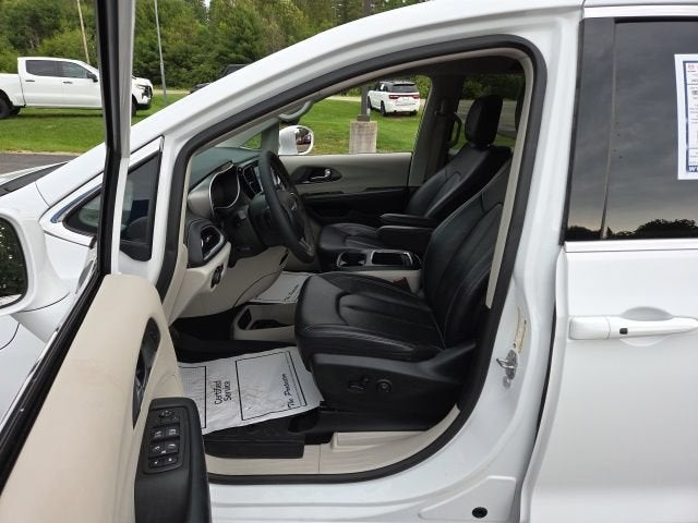 2022 Chrysler Pacifica Hybrid Touring L