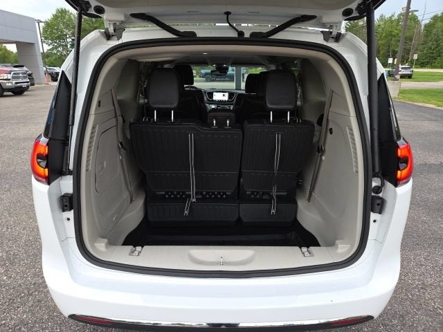 2022 Chrysler Pacifica Hybrid Touring L