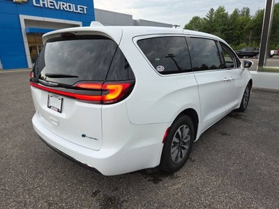 2022 Chrysler Pacifica Hybrid Touring L