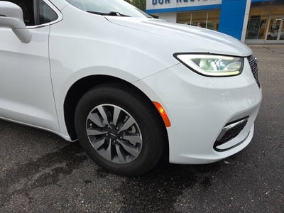 2022 Chrysler Pacifica Hybrid Touring L
