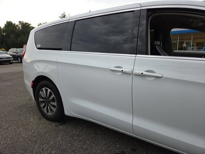 2022 Chrysler Pacifica Hybrid Touring L