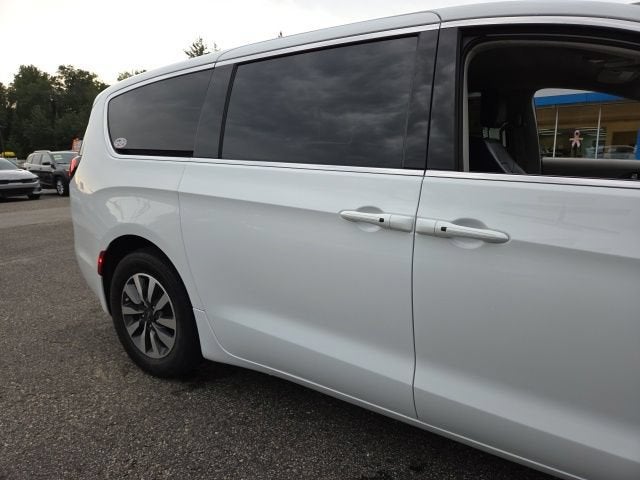 2022 Chrysler Pacifica Hybrid Touring L
