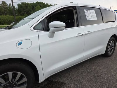 2022 Chrysler Pacifica Hybrid Touring L