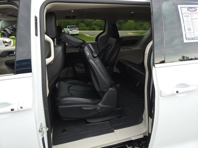 2022 Chrysler Pacifica Hybrid Touring L