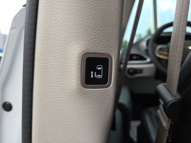 2022 Chrysler Pacifica Hybrid Touring L