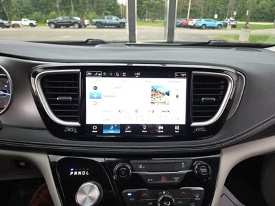 2022 Chrysler Pacifica Hybrid Touring L
