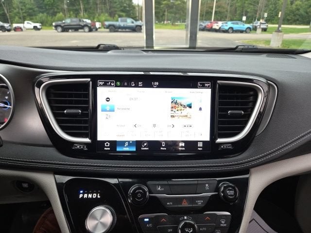 2022 Chrysler Pacifica Hybrid Touring L