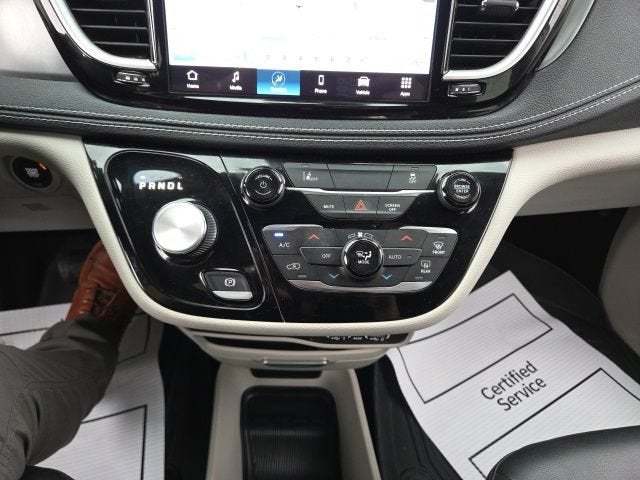 2022 Chrysler Pacifica Hybrid Touring L
