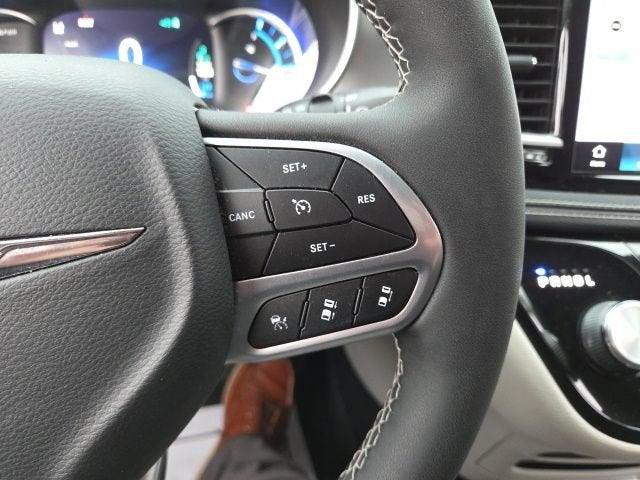 2022 Chrysler Pacifica Hybrid Touring L