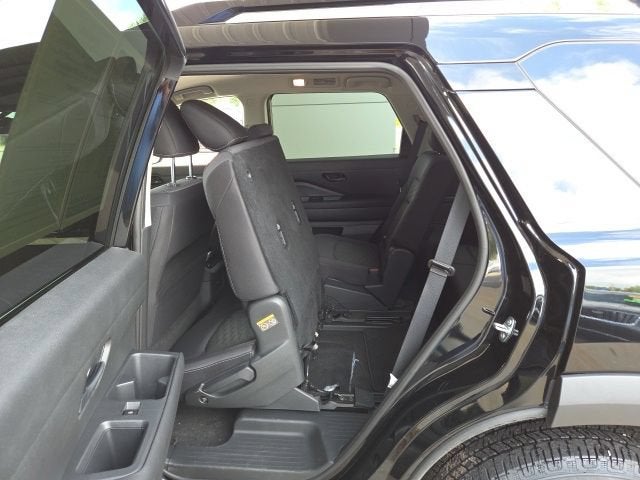 2024 Nissan Pathfinder SV 4WD