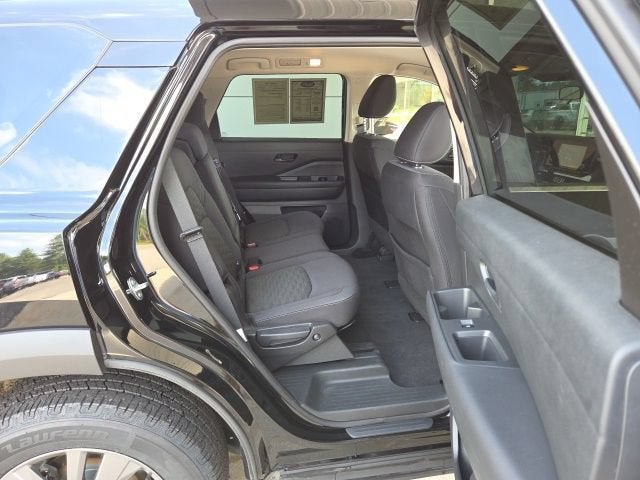 2024 Nissan Pathfinder SV 4WD