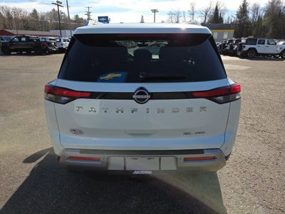 2023 Nissan Pathfinder SL