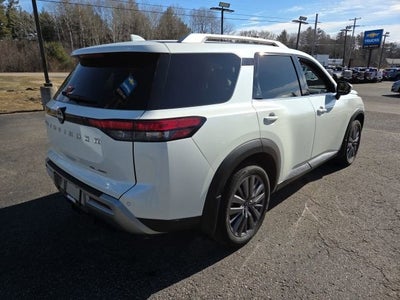 2023 Nissan Pathfinder SL