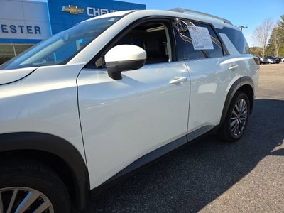 2023 Nissan Pathfinder SL