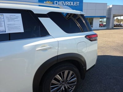 2023 Nissan Pathfinder SL