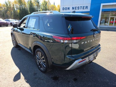 2022 Nissan Pathfinder SL
