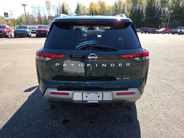 2022 Nissan Pathfinder SL
