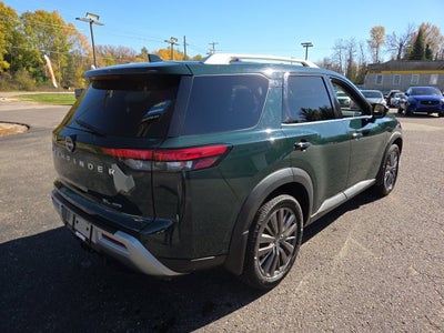 2022 Nissan Pathfinder SL