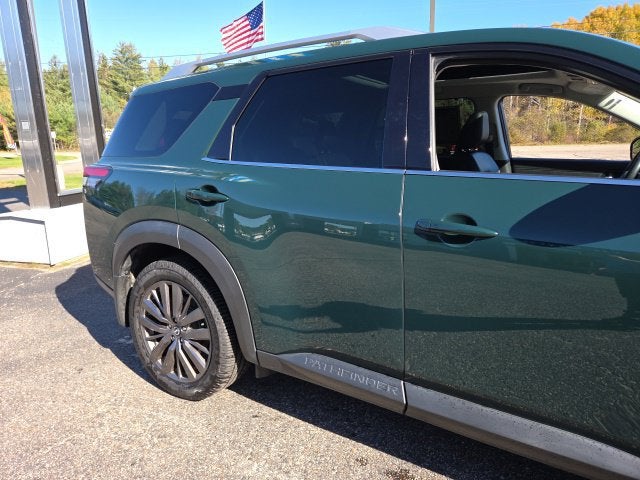 2022 Nissan Pathfinder SL