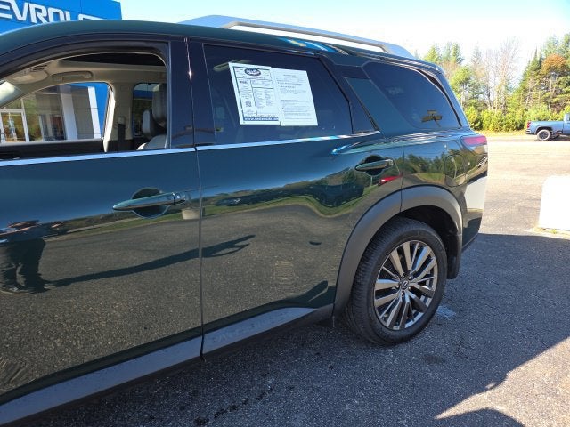2022 Nissan Pathfinder SL