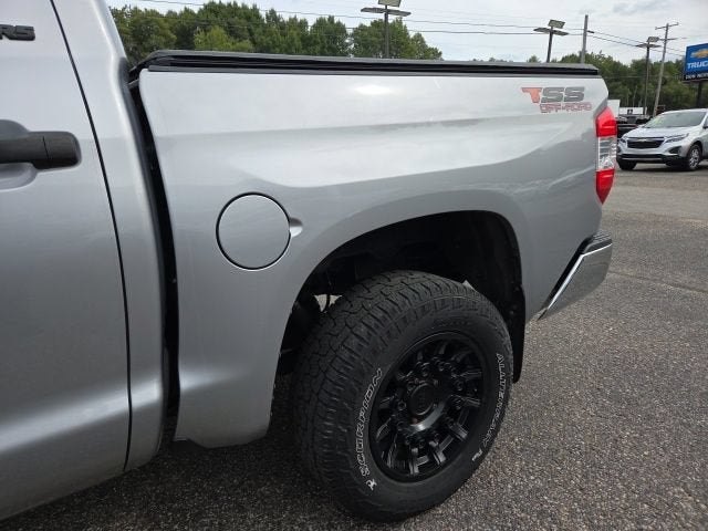 2017 Toyota Tundra SR5 5.7L V8