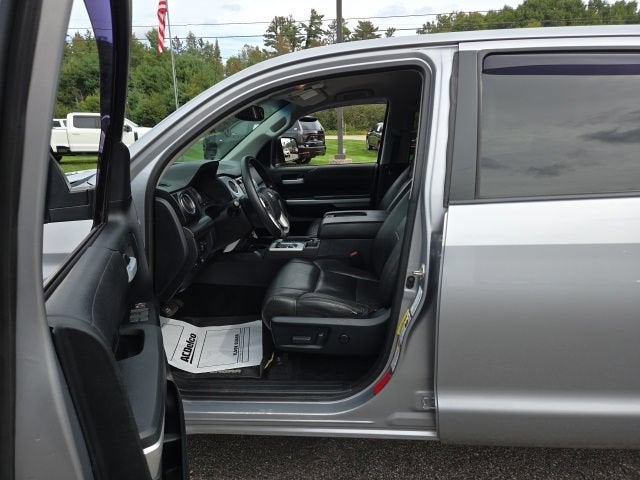 2017 Toyota Tundra SR5 5.7L V8