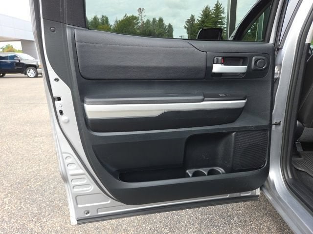 2017 Toyota Tundra SR5 5.7L V8