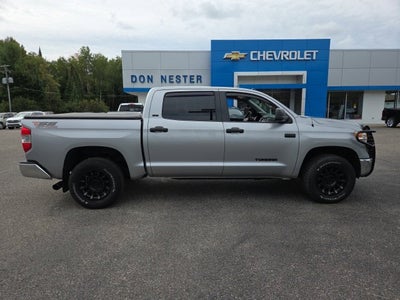 2017 Toyota Tundra SR5 5.7L V8
